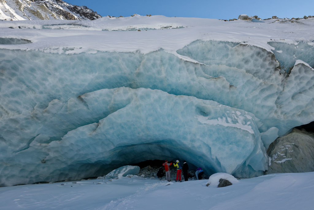 Entrée de la grotte sous-glaciaire de Zinal