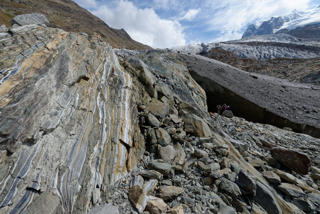Roches rubannées au front du glacier du Gorner
