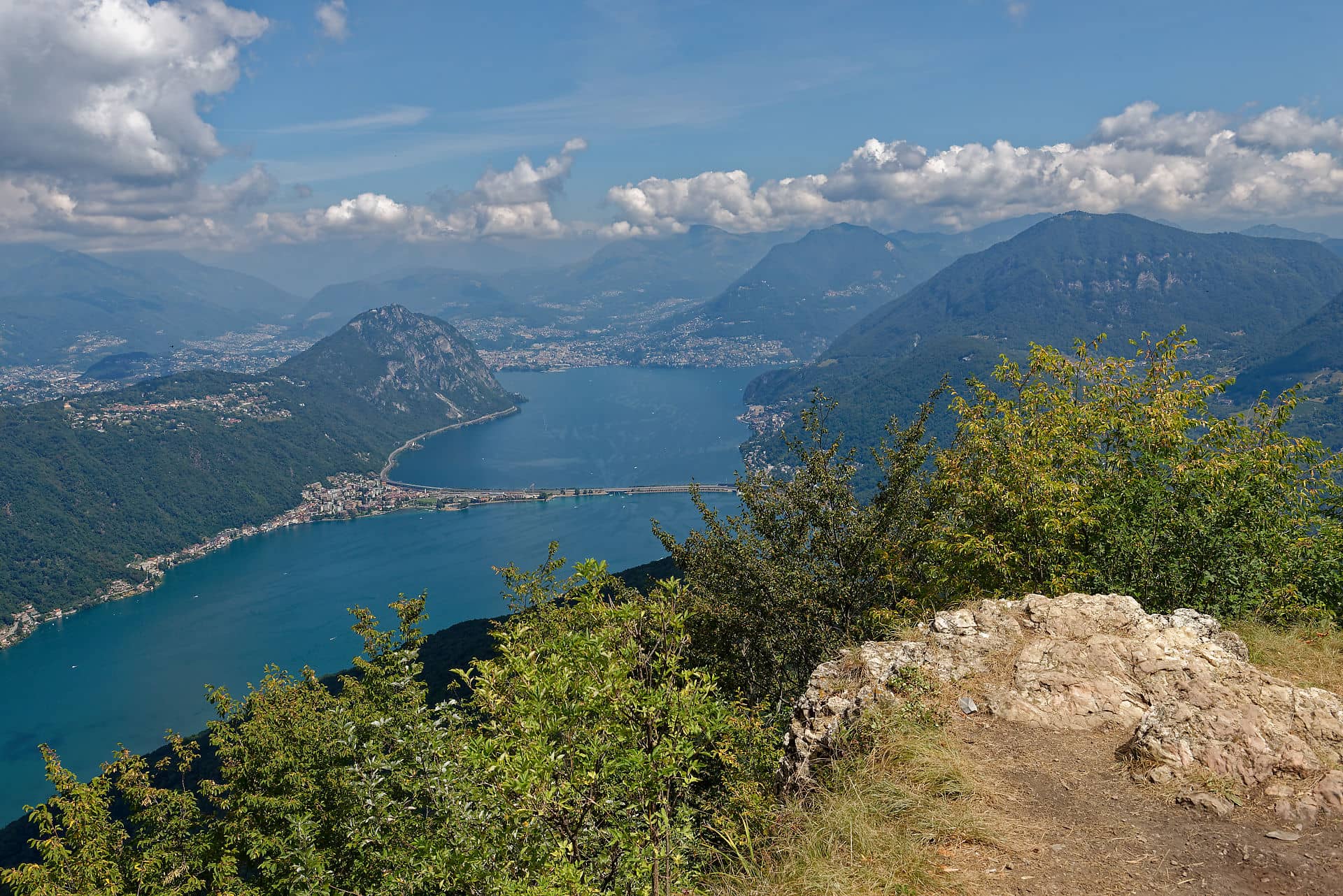 Vue du lac de Lugano depuis le sommet du Monte San Giorgio