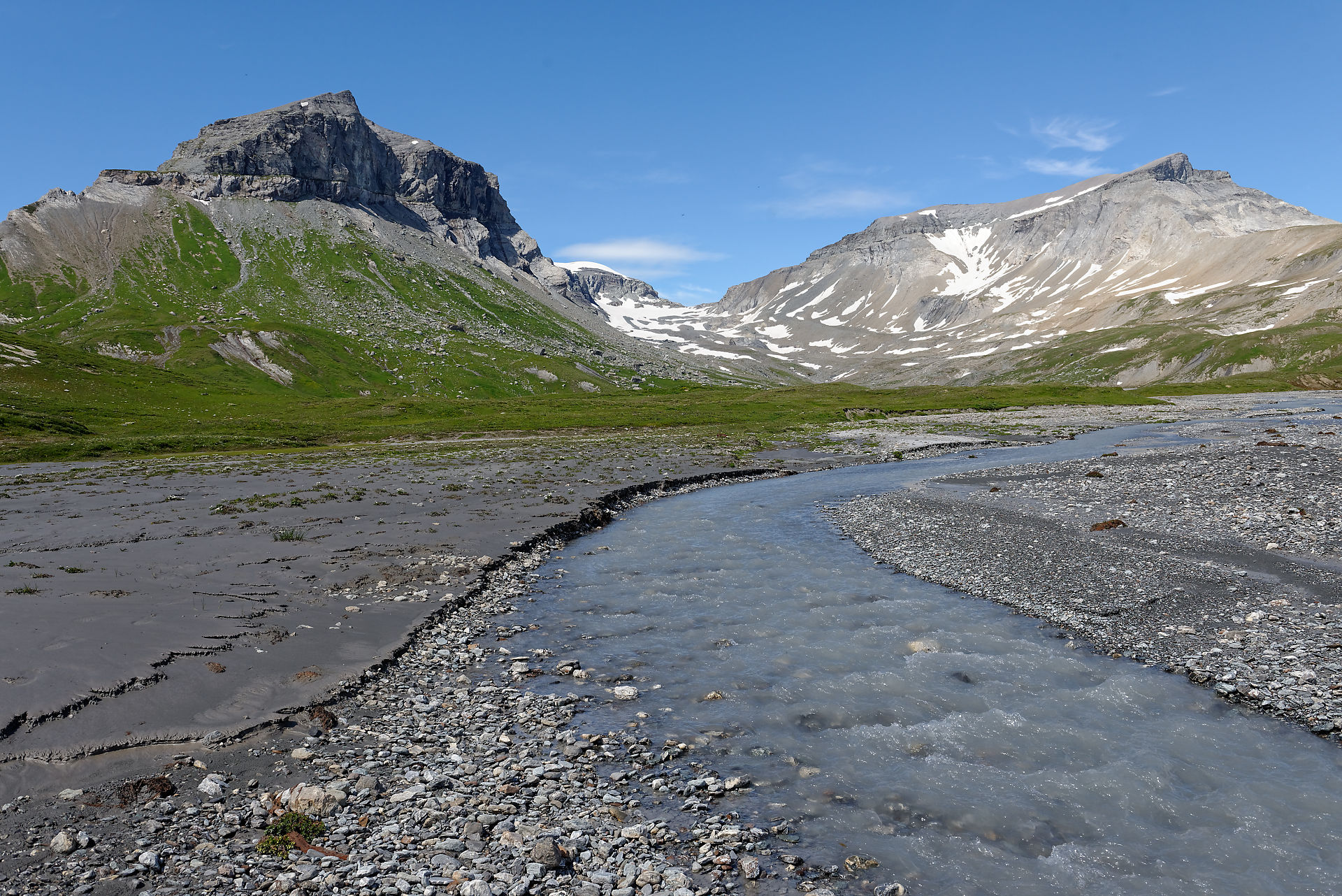 Rivière glaciaire sur Segnas Sura